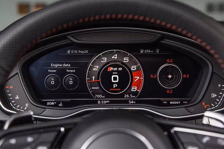 Tại thị trường ôtô Mỹ, Audi RS5 2018 sẽ có giá bán bắt đầu từ 69.900 USD + 975 USD phí vận chuyển = 70.875 USD (khoảng 1,6 tỷ đồng). Tuy nhiên khi muốn trang bị thêm "đồ chơi" cho Audi RS5 2018, khách hàng sẽ phải trả cho mẫu xe này mức giá 96.650 USD (khoảng 2,2 tỷ đồng). 