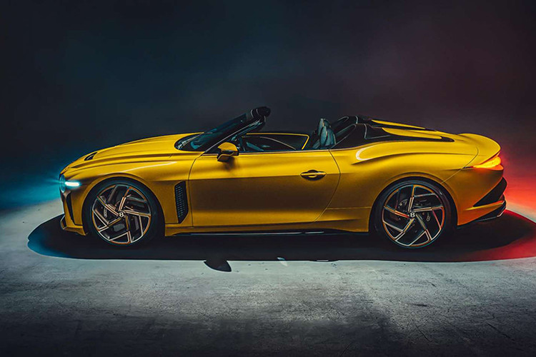 Được biết, chiếc Mulliner Bacalar được tạo nên lấy cảm hứng từ mẫu xe ý tưởng EXP 100 GT Concept 2019. Đèn pha của xe có hình tròn được nhấn mạnh bởi dải đèn định vị LED và lưới tản nhiệt có thiết kế hoàn toàn mới.