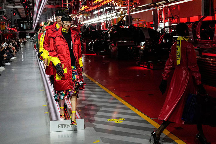 Bộ sưu tập thời trang ra mắt chỉ vài ngày sau khi Ferrari bổ nhiệm Giám đốc điều hành mới Benedetto Vigna, người đã có 26 năm làm việc trong ngành công nghiệp bán dẫn và được kỳ vọng sẽ đưa Ferrari bước vào kỷ nguyên ôtô điện.