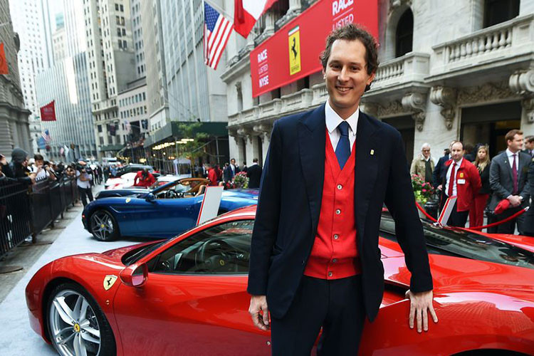  Hãng siêu xe Ferrari nổi tiếng hàng đầu không chỉ của nước Ý mà còn của toàn thế giới ôtô. Những chiếc xe mang logo con "ngựa chồm" dũng mãnh vốn là giấc mơ của những người mê vẻ đẹp của tốc độ, đặc biệt là cánh mày râu. Tuy nhiên hồi tháng 6/2021 vừa qua, toàn bộ dây chuyền chế tác những chiếc siêu xe thể thao tại nhà máy Ferrari ở Maranello, Ý, bất ngờ… dừng sản xuất.