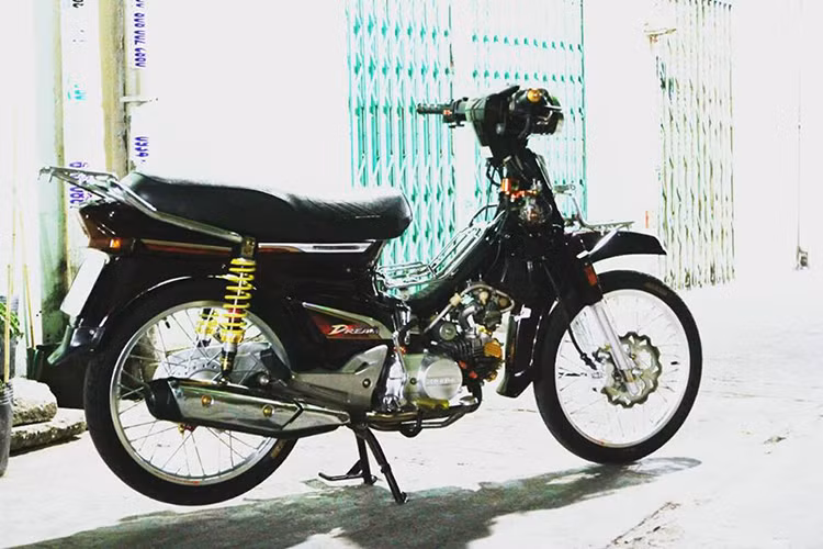 Honda Dream độ theo "phong cách kiểng" nhiều năm qua đã được những người chơi xe tại Sài Gòn ưa chuộng do có chi phí thấp các dòng xe khác. Mặc dù vậy, một chiếc Dream kiểng độ hoàn hảo vẫn có chi phí lên tới hàng chục triệu đồng.