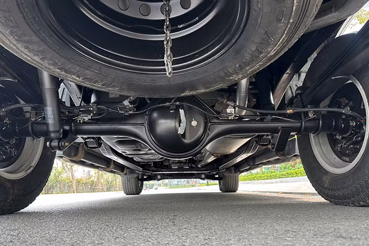 Khối động cơ của Ford Ranger XLS đời 2017 nổi tiếng về độ bền, tiết kiệm nhiên liệu và đủ mạnh để chở hàng nặng hoặc di chuyển trên địa hình khó.