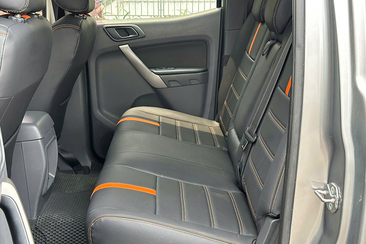 Mẫu xe bán tải Ford Ranger XLS 2017 được trang bị động cơ diesel 2.2L TDCi, công suất 148 mã lực và mô-men xoắn 375 Nm, kết hợp hộp số sàn 6 cấp (hoặc tự động với bản XLS AT).