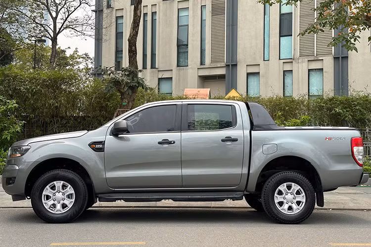 Sự xuất hiện của những chiếc xe bán tải Ford Ranger đời 2017 trên sàn xe cũ với mức giá hợp lý đang tạo nên cơn sốt nhẹ, nhất là trong bối cảnh người mua ngày càng quan tâm tới yếu tố hiệu quả và tiết kiệm.