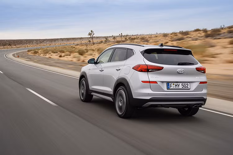 Riêng ở thị trường châu Âu, Hyundai Tucson 2019 được trang bị hệ thống mild hybrid 48 V với động cơ diesel tăng áp, sản sinh công suất tối đa 186 mã lực tương tự Kia Sportage nâng cấp. Hệ thống này bao gồm máy phát điện khởi động mild hybird, bộ chuyển đổi DC/DC hiệu điện thế thấp, bộ biến tần và cụm pin lithium-ion 0,44 kWh.