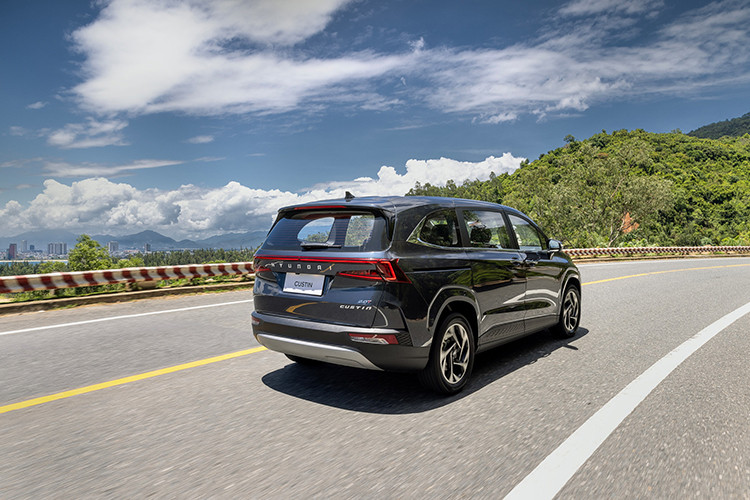 Hyundai Custin – MPV xung dang voi muc gia duoi 1 ty dong-Hinh-8