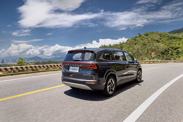 Hyundai Custin – MPV xung dang voi muc gia duoi 1 ty dong-Hinh-8