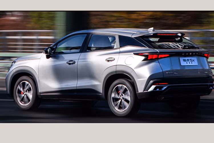 Dưới nắp ca-pô, Tiggo 5X High Energy Edition được trang bị động cơ 4 xi-lanh tăng áp 1.5L, sản sinh công suất tối đa 156 mã lực và mô-men xoắn cực đại 230 Nm. Động cơ này kết hợp cùng hộp số tự động vô cấp CVT và hệ dẫn động cầu trước.