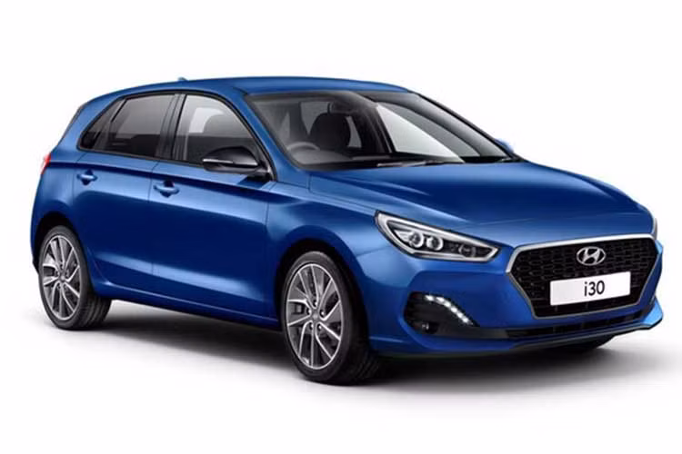 Đắt tiền hơn nữa là mẫu xe Hyundai i30 Go! SE với trang bị động cơ xăng T-GDi 1.0L công suất 118 mã lực, có cả bản hatchback và Tourer, với giá bán từ 20.100 bảng (644 triệu đồng) và 20.600 bảng (660 triệu đồng). i30 Go! SE được phát triển dựa trên bản i30 SE Nav, nên có trang bị tương tự, cộng thêm bộ vành 17 inch.