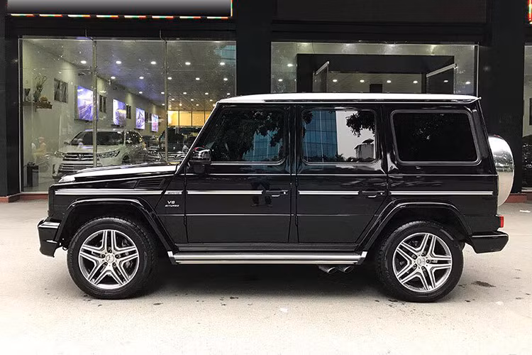 Mới đây, một showroom kinh doanh ôtô tại Hà Nội rao bán một chiếc Mercedes-Benz G63 AMG đã qua sử dụng với giá bán hơn 7 tỷ đồng. Mức giá này tương đương với con số mà hãng xe Đức từng bán tại thị trường Việt Nam thời điểm trước khi tăng thuế tiêu thụ đặc biệt (1/7/2016).