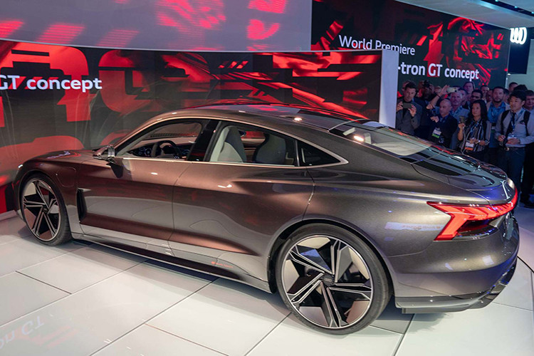 Mẫu concept mới của Audi vừa chính thức ra mắt có kích thước dài 4.960 mm và rộng 1.960 mm giống với A7 Sportback. Nhưng đối với chiều cao và trục cơ sở, hai con số đó lần lượt là 1.380 mm và 2.900 mm.