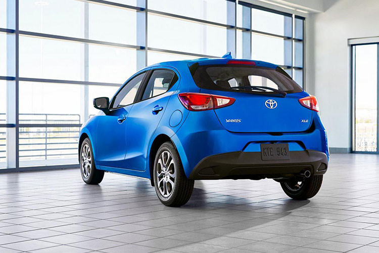 Tương tự "đàn anh" Yaris Sedan, Toyota Yaris Hatchback 2020 cũng là phiên bản đổi tên và cải tiến thiết kế của Mazda2 bán ở thị trường ngoài Mỹ. Đồng thời,Toyota Yaris Hatchback 2020 ở thị trường Mỹ có ngoại hình khác hẳn so với xe hiện đang được bày bán ở Việt Nam.
