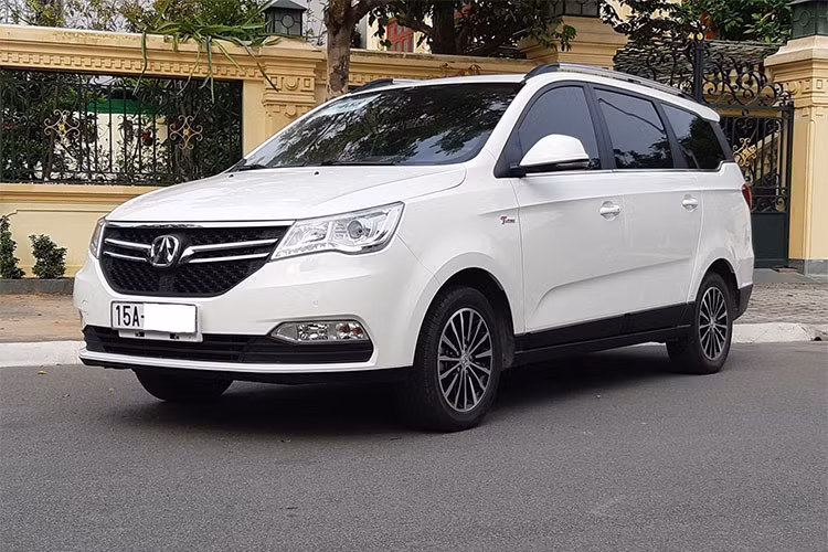 Được định vị nằm trong phân khúc MPV cạnh tranh với Toyota Innova tại một số thị trường, mẫu xe ôtô BAIC F5 mang quốc tịch Trung Quốc hiện đang nhận được sự quan tâm lớn từ phía người tiêu dùng Việt Nam do mức giá rẻ cùng với việc thị trường ôtô trong nước đâng có nhiều biến động, đặc biệt là mức giá xe nhập khẩu từ ASEAN chưa giảm.