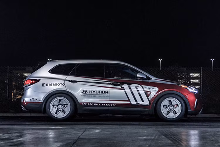 Ngoài ra, một phần lưới tản nhiệt cũng được xử lý, làm thông thoáng để tăng lưu lượng khí vào làm mát cho khoang động cơ.