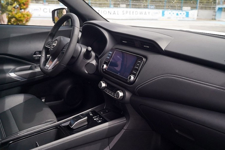 Một trong những lợi thế nổi bật và được mong chờ nhất trên Nissan Kicks sắp ra mắt chính là động cơ hybrid e-Power dùng pin lithium-ion, khác với các xe hybrid đang mở bán.