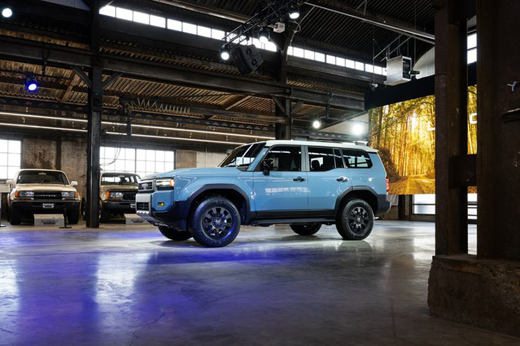 Trên thực tế, việc bán xe Toyota Land Cruiser 2024 kèm lạc, cao hơn giá niêm yết như ở thị trường Mỹ đã không còn quá mới tại các đại lý, nhưng nó thường được áp dụng với những mẫu xe mới.