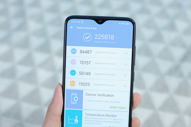 Redmi Note 8 Pro là thiết bị được tạo ra dành cho người dùng yêu nhiếp ảnh và game thủ. Thiết bị trang bị bộ vi xử lý 8 nhân MediaTek Helio G90T xung nhịp 2,05 GHz, làm mát bằng chất lỏng LiquidCool cùng viên pin lớn lên đến 4500 mAh và hỗ trợ công nghệ sạc nhanh 18W. Công nghệ ăng ten hoàn toàn mới WIFI X đồng thời cũng được ứng dụng giúp tăng khả năng bắt sóng và được bố trí ở những vị trí đặc biệt hỗ trợ tốt hơn với tư thế cầm khi chơi game.