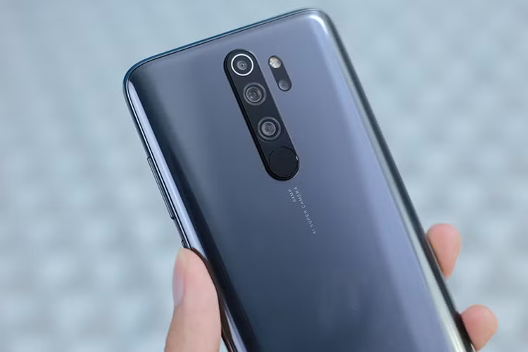 Ngoài ra, thiết bị còn trang bị camera góc siêu rộng 8MP, camera macro 2MP và camera đo độ sâu trường ảnh 2MP. Ở mặt trước, camera selfie 20MP được tích hợp AI (trí thông minh nhân tạo) để mang đến cho người dùng những bức ảnh selfie đẹp nhất, tự nhận diện khung cảnh và mở khóa khuôn mặt.