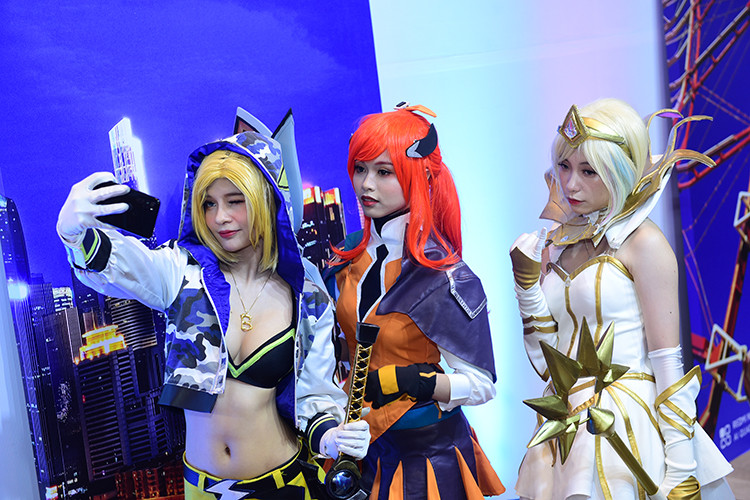 Điện thoại Redmi Note 8 thừa hưởng những gì tốt nhất từ người tiền nhiệm, như kính cường lực Gorilla Glass 5 được trang bị cả ở mặt trước và sau, màn hình 6,3” của thiết bị cũng được chứng nhận bảo vệ mắt người dùng bởi tổ chức TUV Rheinland. Ngoài ra, Redmi Note 8 cũng được nâng cấp sức mạnh với bộ vi xử lý Snapdragon 665 và dung lượng pin 4000 mAh, sản phẩm cũng hỗ trợ sạc nhanh 18W.