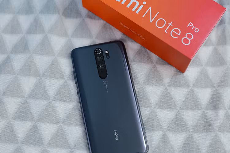 Redmi Note 8 Pro là thiết bị đầu tiên đầu tiên của thương hiệu Xiaomi được trang bị cảm biến 64MP, đây cũng là thiết bị có camera 64MP đầu tiên tại Việt Nam. Hình chụp từ mẫu điện thoại mới của Xiaomi có thể in ra với chiều cao lên đến 3,26m. Redmi Note 8 Pro hỗ trợ công nghệ Super Pixel gộp bốn điểm ảnh tạo ra một điểm ảnh lớn 1,6 μm để thu nhiều ánh sáng hơn trong điều kiện ánh sáng yếu.