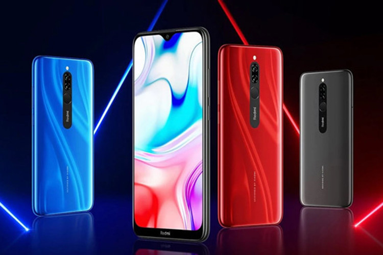 Điện thoại Redmi 8 cũng được trang bị bộ vi xử lý Snapdragon 439, cụm camera kép 12MP + 2MP ở mặt lưng cùng camera selfie 8MP, màn hình giọt mưa 6,22” HD+, cảm biến vân tay ở mặt sau, hỗ trợ mở rộng bộ nhớ với thẻ Micro SD lên đến 512GB và kính cường lực Gorilla Glass 5.