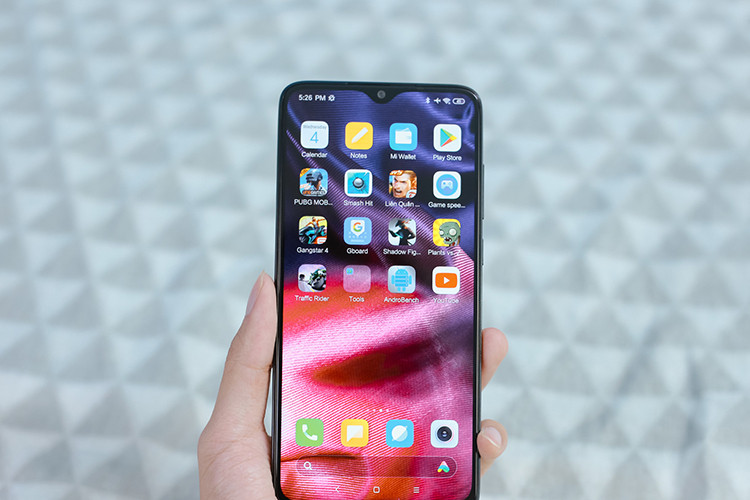 Redmi Note 8 Pro sẽ có các màu Xám Khoáng Thạch, Trắng Ngọc Trai và Xanh Rừng Thẳm. Sản phẩm chính thức được bán tại thị trường Việt Nam tại các đại lý và cửa hàng Mi Store ủy quyền từ ngày 10/10/2019 với các cấu hình 6GB RAM + 64GB bộ nhớ trong có giá 5.990.000 đồng, trong khi phiên bản 6GB RAM + 128GB bộ nhớ trong có giá 6.990.000 đồng.