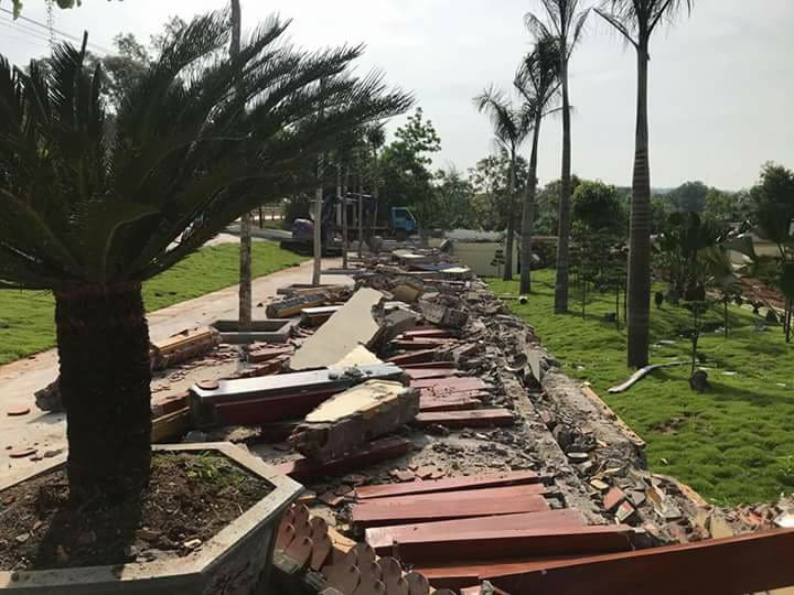 Tường bao được san phẳng.