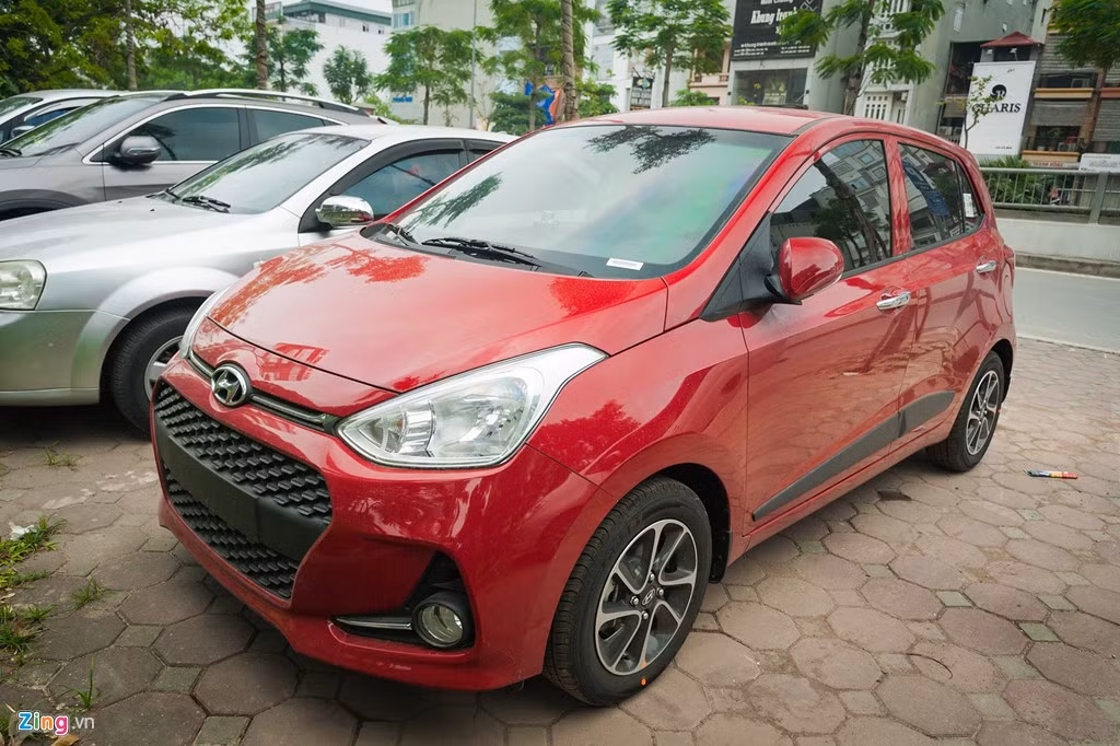  Hyundai Grand i10 2017 phiên bản dành cho thị trường Đông Nam Á được giới thiệu tại Ấn Độ hồi tháng 2 vừa qua. Những chiếc Grand i10 2017 đầu tiên về Việt Nam cũng được nhập khẩu nguyên chiếc từ thị trường này.