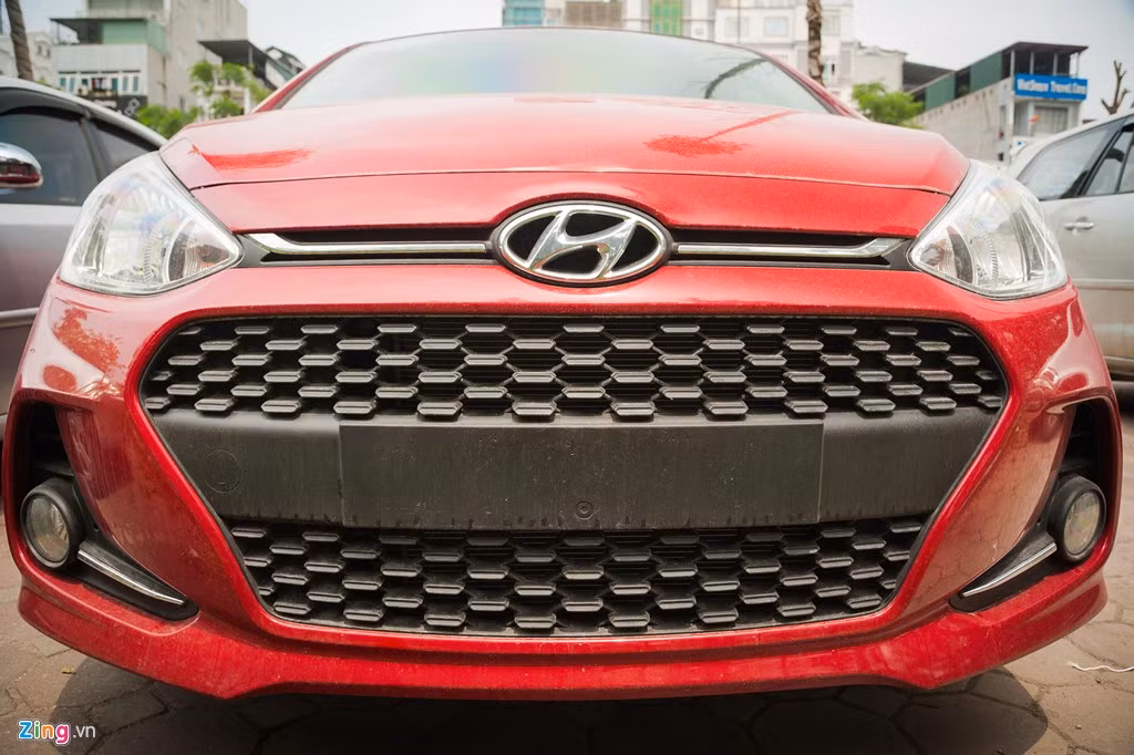 Trong thông báo mới nhất, Hyundai Thành Công cho biết Grand i10 2017 sẽ được lắp ráp tại nhà máy ở Việt Nam thay vì nhập khẩu nguyên chiếc từ Ấn Độ như trước. Dự kiến, phiên bản lắp ráp trong nước của Grand i10 2017 sẽ sớm được giới thiệu ra thị trường.