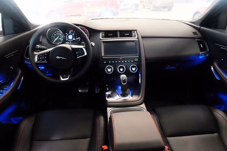 Bên trong Jaguar E-Pace tại Việt Nam sở hữu màn hình cảm ứng 10 inch cho phép kết nối với các ứng dụng trên điện thoại thông minh bao gồm cả Spotify. Hệ thống InControl của Jaguar cho phép chủ nhân chiếc xe giữ an toàn cho xe bằng cách theo dõi chiếc xe trên điện thoại thông minh.