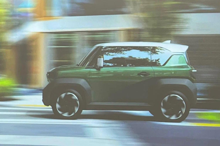 VinFast VF3 sở hữu chiều dài 3.114 mm, rộng 1.673 mm và cao 1.567 mm. Nếu thông số này chính xác thì mẫu VF3 sẽ có kích thước lớn hơn đối thủ Wuling Hongguang Mini EV. Xe sẽ dễ dàng xoay xở trên những con phố chật hẹp và đông đúc của Việt Nam. Theo VinFast, đây là mẫu xe cỡ nhỏ đầu tiên đượcnghiên cứu phát triển dựa trên những đặc tính và thói quen giao thông của người tiêu dùng nội địa.