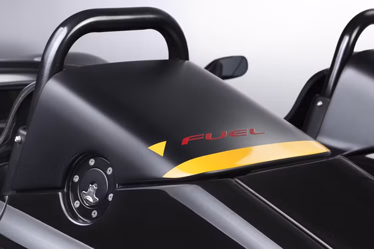 Tuy nhiên động cơ của Zenos không hoàn toàn giống trên mẫu Focus RS bởi hãng đã có bộ phận ECU cho riêng mình.