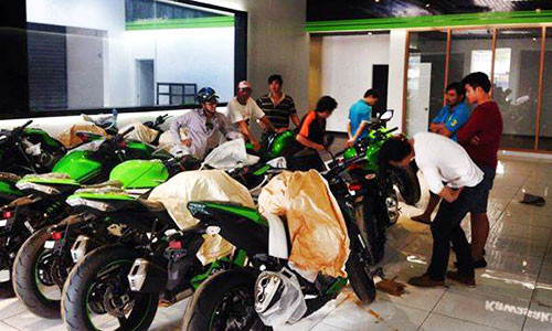 Được biết, không chỉ có Max Moto là nhà phân phối chính hãng sản phẩm của Kawasaki mà còn có tới 2 nhà phân phối nữa được hãng xe này lựa chọn. Như vậy tổng cộng sẽ có tới 3 nhà phân phối các sản phẩm Kawasaki chính hãng tại Việt Nam.