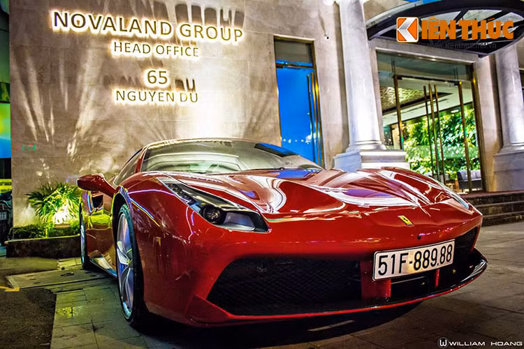 Về thiết kế tổng thể, siêu xe Ferrari 488 GTB có ngoại hình khoẻ khoắn cùng màu đỏ bắt mắt. Nó được hãng xe Ý gọt bỏ bớt những đường cong mềm mại như đàn anh 458 Italia. Thay vào đó là những nét cắt thẳng đứng đầy góc cạnh.