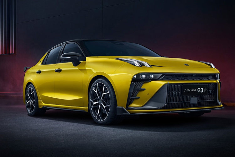  Lynk &amp; Co 03+ tại Việt Nam hiện là dòng sedan đầu tiên và duy nhất của thương hiệu ô tô Trung Quốc, ra mắt lần đầu vào tháng 10/2018. Đến tháng 09/2022, mô hình nâng cấp của dòng sedan này đã được giới thiệu tại Triển lãm ô tô Thành Đô.