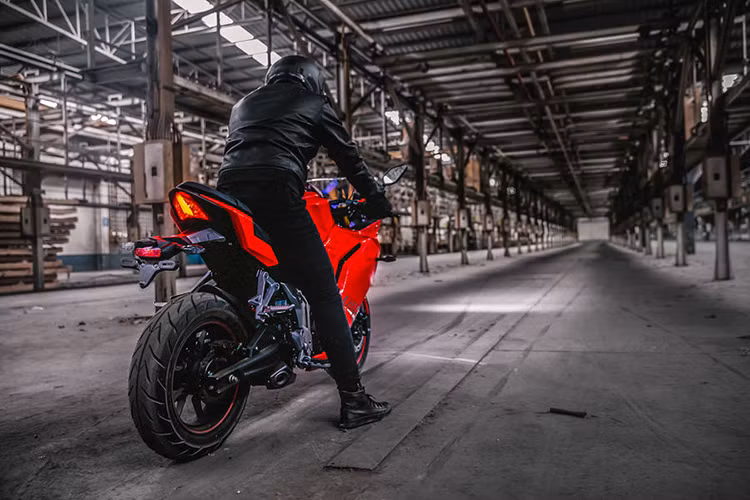 Được biết, ngoài việc "nhái" các chi tiết của siêu môtô nhà Ducati, mẫu xe GPX Demon 150GR này còn sử dụng chung kết cấu khung và động cơ với Honda MSX, còn lại một số chi tiết được lấy từ mẫu xe naked-bike GPX Demon 150 từng ra mắt hồi đầu năm 2017 tại Thái Lan.