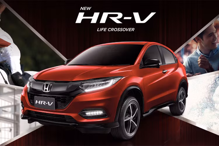 Vào hồi tháng 2/2018 vừa qua, hãng xe Honda đã vén màn phiên bản nâng cấp của HR-V tại thị trường quê nhà Nhật Bản. Sau 4 tháng, mẫu crossover cỡ B này tiếp tục ra mắt thị trường Đông Nam Á, cụ thể là Thái Lan. Dự kiến, Honda HR-V 2018 sẽ chính thức xuất hiện tại các showroom chính hãng ở Thái Lan từ ngày 8/7 tới.