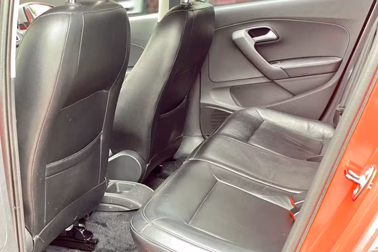 Do cùng "mẹ" với Audi A1 nên Volkswagen Cross Polo 2018 được thừa hưởng và kế thừa hệ thống khung gầm liền khối với thép cường lực công nghệ cao với công nghệ hàn laser bằng robot. Do đó, khách hàng sử dụng xe Volkswagen Cross Polo 2018 sẽ không cần quá lo lắng với hệ thống khung gầm chịu lực cao và hiện đại của xe.