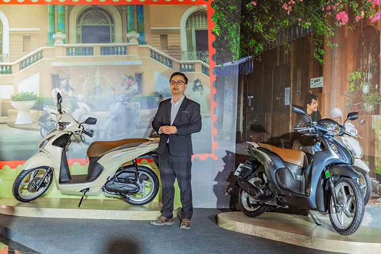 Honda Việt Nam đã giới thiệu phiên bản cổ điển của 2 mẫu xe Honda Wave Alpha và Vison 2023 với số lượng sản xuất giới hạn. Các phiên bản này được thiết kế theo phong cách Retro, phong cách nổi tiếng từng “gây sốt” ở châu Âu những năm 80, kết hợp cùng bộ tem mới đầy độc đáo. 