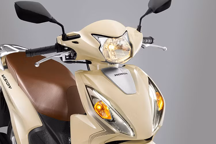 Không chỉ sở hữu diện mạo ấn tượng, dòng xe Vision còn tiết kiệm nhiên liệu tối ưu và sở hữu khả năng vận hành mạnh mẽ, bền bỉ hàng đầu phân khúc nhờ động cơ thông minh eSP với dung tích nhỏ gọn 110cc, được tích hợp hệ thống phun xăng điện tử (PGM-FI), bộ đề ACG và hệ thống ngắt động cơ tạm thời (Idling stop).