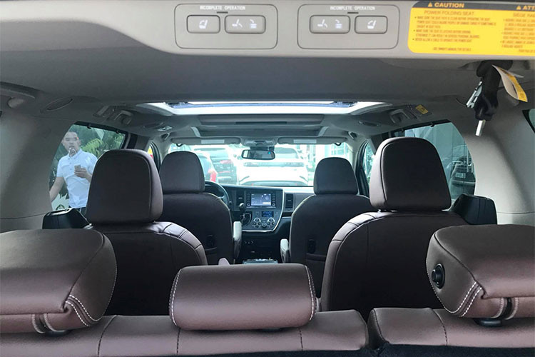 Do vốn đã được nâng cấp động cơ vào năm ngoái nên hệ động lực của Sienna 2018 không có sự thay đổi. Xe vẫn chỉ có lựa chọn động cơ V6 3.5 nạp khí tự nhiên với công suất 296 mã lực và mô-men xoắn cực đại 357 Nm. Động cơ này kết hợp với hộp số tự động 8 cấp cùng hệ dẫn động cầu trước hoặc 4 bánh, tùy từng phiên bản.