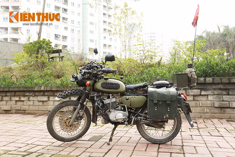  Ngay từ khi hình thành ý tưởng, anh Lê Dũng (Dũng Hitech) chủ nhân của chiếc Minsk đã muốn chế ra một chiếc xe đa dụng để dùng cho những chuyến đi. Nó sẽ phải mang đầy đủ những tính năng tiện dụng nhất cho một cuộc hành trình dài với nhiều địa hình khác nhau và còn hơn thế nữa.