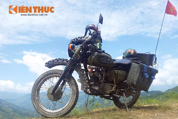 Sẽ là không quá lời nếu như mệnh danh cho chiếc xe này hai từ "độc đáo" bởi lẽ nó được sinh ra để vượt qua mọi thử thách trên những cung đường khó khăn nhất. Mỗi chi tiết, mỗi tính năng mà nó mang trên mình đều được thiết kế để mang lại sự tiện dụng tối đa cho mỗi hành trình.