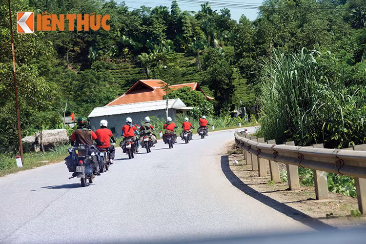 Là người đã chơi và sở hữu khá nhiều mẫu xe môtô khác nhau từ những chiếc PKL 2, 3 bánh cho đến những chiếc xe môtô cỡ nhỏ… Nhưng theo anh Lê Dũng - chủ nhân của chiếc xe Minsk kỳ lạ này cho biết; "Với mỗi chuyến đi cùng người bạn đường Minsk này, đối với tôi nó luôn mang lại một cảm xúc thật đặc biệt".