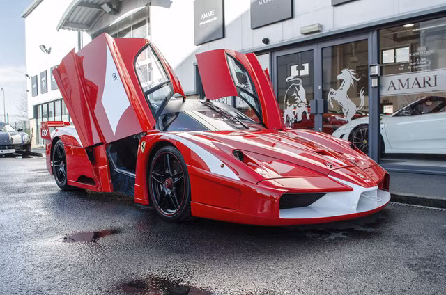Hiện tại, đại lý Amari tại Anh đang rao bán chiếc siêu xe Ferrari FXX vô cùng đặc biệt này với giá lên đến 10 triệu Bảng, tương đương 12,48 triệu USD (khoảng 283,49 tỷ đồng). Có thể nói, đây là giá bán khá cao cho một siêu xe Ferrari - tuy nhiên so với các nhà sưu tập thì đây lại là một con số hết sức bình thường.
