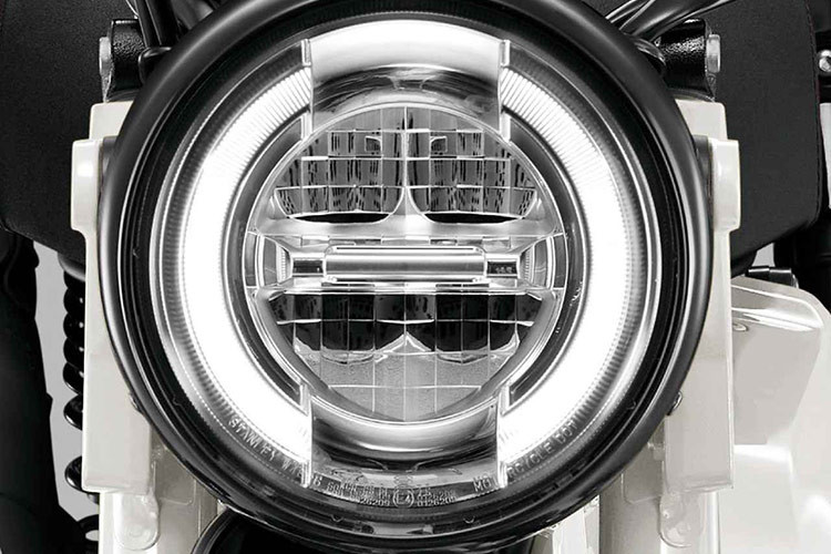 Xe có chiều dài 1.961mm, rộng 805mm và cao 1.085mm, với khoảng sáng gầm 165mm và chiều cao yên 800mm, phù hợp với nhiều đối tượng sử dụng. Bình xăng dung tích 5,3 lít, trong khi trọng lượng xe vẫn giữ nguyên 118 kg như mẫu hiện tại.