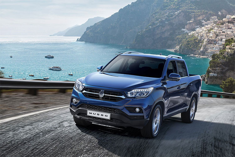 SsangYong Musso bản 2018 sẽ có trọng tải hơn 1 tấn và kéo rơ moóc lên đến 3,5 tấn. Đây cũng là mẫu xe cung cấp tổng công suất tải cao nhất trong phân khúc. Sự kết hợp tiện ích giữa xe bán tải và SUV giúp Musso thực hiện được nhiều chức năng, đảm bảo tính thực tiễn, hiệu suất cao và sự thoải mái cho hành khách.
