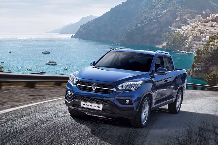 SsangYong Musso bản 2018 sẽ có trọng tải hơn 1 tấn và kéo rơ moóc lên đến 3,5 tấn. Đây cũng là mẫu xe cung cấp tổng công suất tải cao nhất trong phân khúc. Sự kết hợp tiện ích giữa xe bán tải và SUV giúp Musso thực hiện được nhiều chức năng, đảm bảo tính thực tiễn, hiệu suất cao và sự thoải mái cho hành khách.