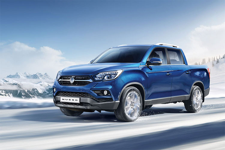 Mẫu xe bán tải SsangYong Musso 2018 của thương hiệu Hàn Quốc vừa được ra mắt tại thị trường Anh quốc. Chiếc xe dẫn động 4 bánh cứng cáp, mạnh mẽ này được xây dựng trên cùng một khung gầm với Rexton mới.