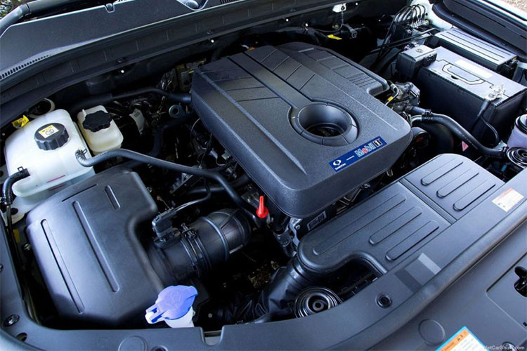 Để có hiệu suất tốt hơn và tiết kiệm nhiên liệu, người lái có thể tùy chỉnh hệ dẫn động bánh trước và sau để phù hợp với đường trường hoặc off-road. Xe còn bao gồm hệ thống kiểm soát độ dốc và hỗ trợ khởi động ngang dốc để cung cấp độ bám, lực kéo và an toàn tối ưu.